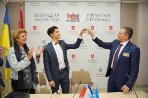 Вінниця: Коли дітям дають мільйони...